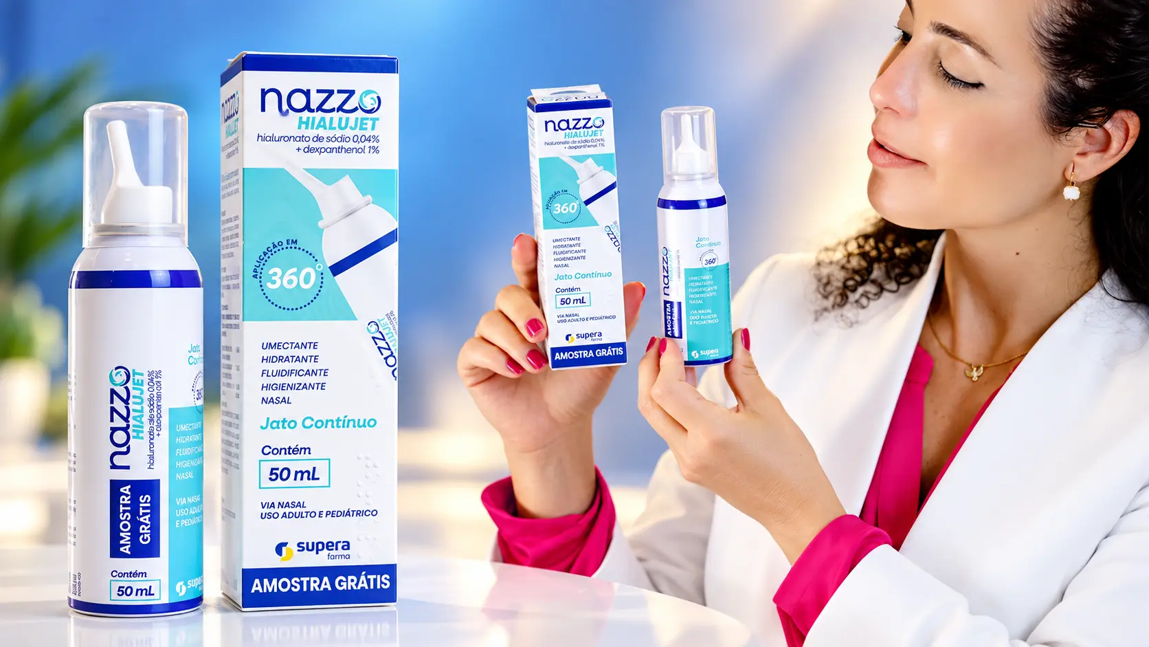 Dra. Larissa Vilela segura a caixa e o frasco do Nazzo Hialujet®, hidratante nasal em jato contínuo, ao lado de outras embalagens do produto
